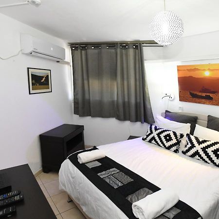Avi'S Suites Eilat Exterior photo